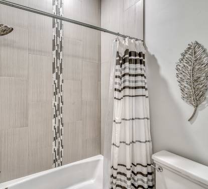 3rd Floor Guest Bathroom - Featuring a Tub/Shower Combination