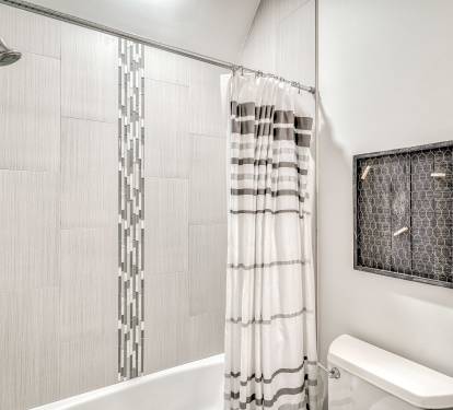 1st Floor Guest Ensuite - Featuring a Tub/Shower Combination