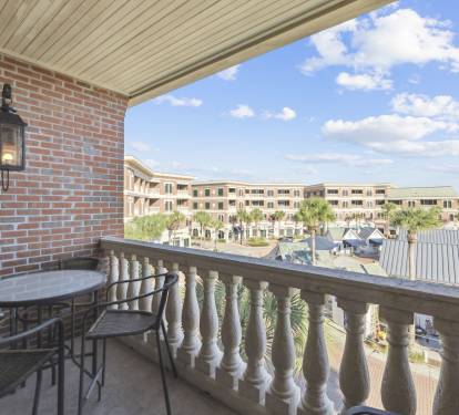 Enjoy Al Fresco Dining for 4 on the Balcony! Perfect for Morning Coffee & Evening Cocktails