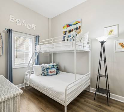 Bunk Room - Equipped with a Flat-Screen TV