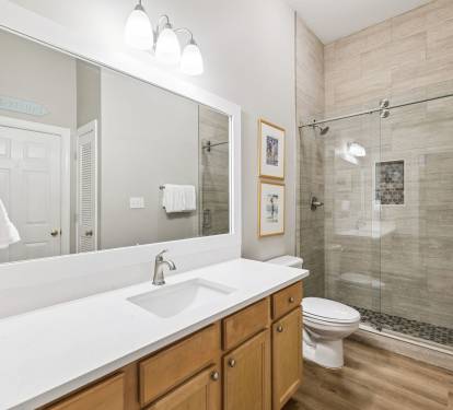 Queen Guest En-Suite - Single Vanity + Walk-In Shower