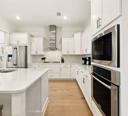 Fully Equipped with Stainless Steel Appliances