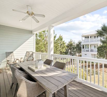 Enjoy Al Fresco Dining for 4 on the Balcony!