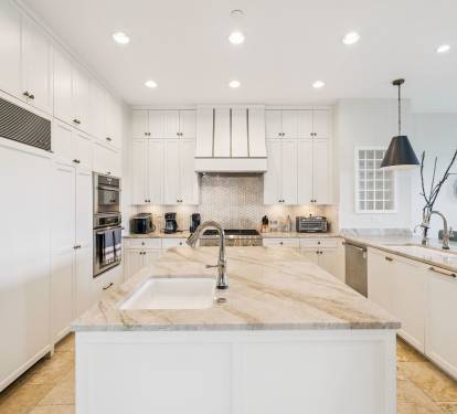 Spacious & Fully Equipped Chef's Kitchen
