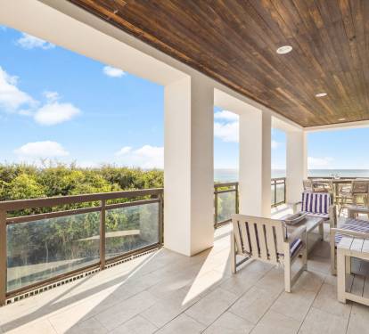 Gulf-Front Balcony with Al Fresco Dining for 4