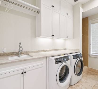 Laundry Room - Full Size Washer & Dryer