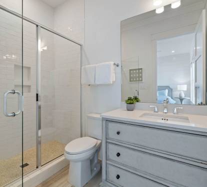 King En-Suite - Single Vanity & Walk-In Shower