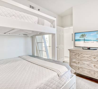 Bunk Room - Access to Guest Bathroom