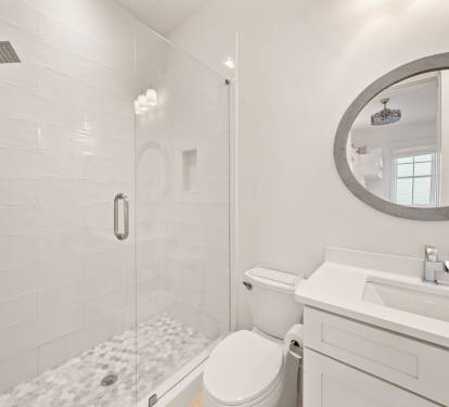 Bunk Room En-Suite - Single Vanity & Walk-In Shower