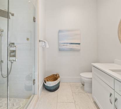 King Guest En-Suite - Single Vanity + Walk-In Shower