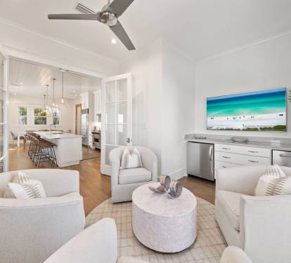2nd Floor Sitting Area - Flat-Screen TV, Mini Fridge & Ice Maker