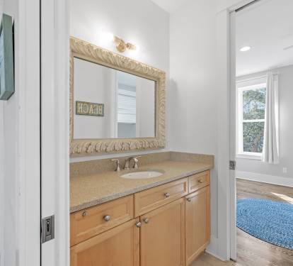 2nd Floor Jack and Jill Bathroom - Equipped with a Tub/Shower Combination