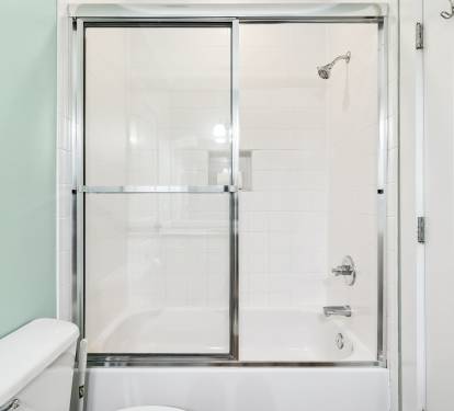 Shared Guest Bathroom - Shower/Tub Combo