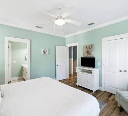 King Guest Suite - Balcony Access + Flat-Screen TV