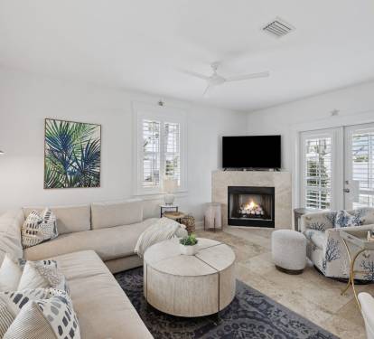 Cozy Living Area with Ample Seating