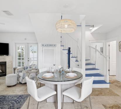 Dining Area with Seating for 4