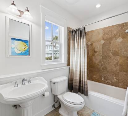 Primary King En-Suite - Single Vanity + Shower/Tub Combo