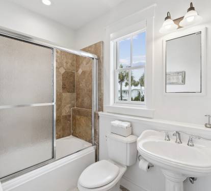 Bunk Room En-Suite - Single Vanity + Shower/Tub Combo