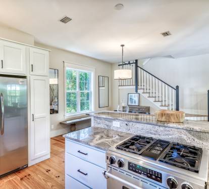 High End Appliances Throughout!