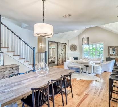 Dining Area with Seating for 8!