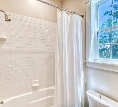 Guest Bathroom - Shower/Tub Combo