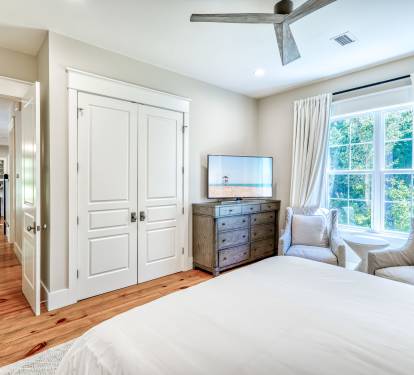 Primary King Suite - Equipped with a Flat-Screen TV & Seating Area