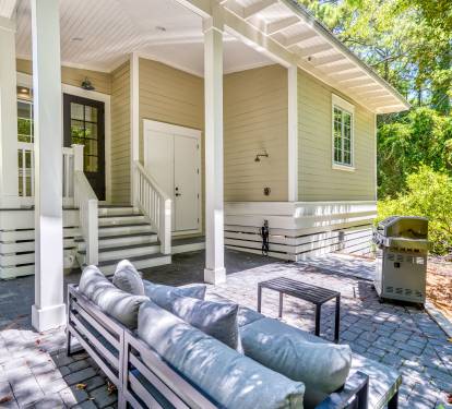 Spacious Back Patio - Ample Seating