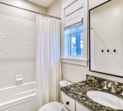 Bunk Room En-Suite - Single Vanity & Shower/Tub Combo