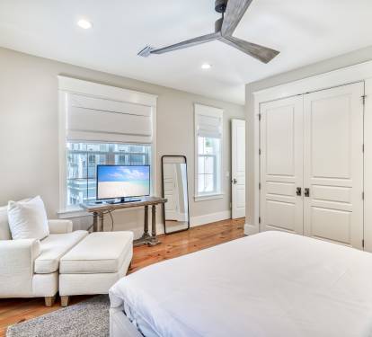 King Guest Suite - Equipped with a Flat-Screen TV