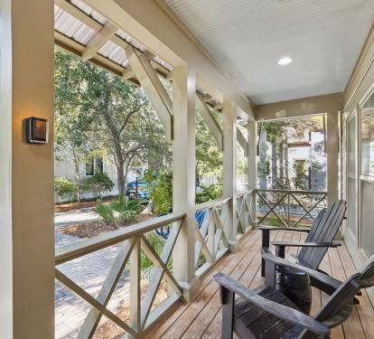 Cozy Front Porch - Perfect for Morning Coffee!