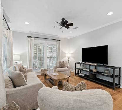 Spacious Living Area with Ample Seating