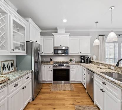 Spacious Chef's Kitchen with Ample Counter Space