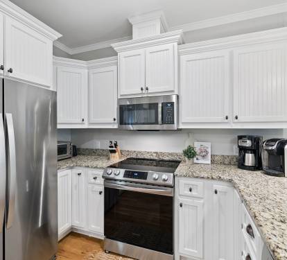 Fully Equipped with Stainless Steel Appliances