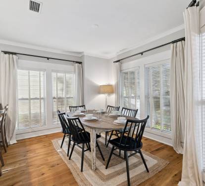 Dining Area with Seating for 6