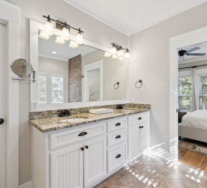 Primary King En-Suite - Dual Vanities