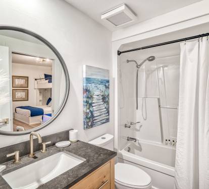 Bunk Room En-Suite - Single Vanity & Shower/Tub Combo