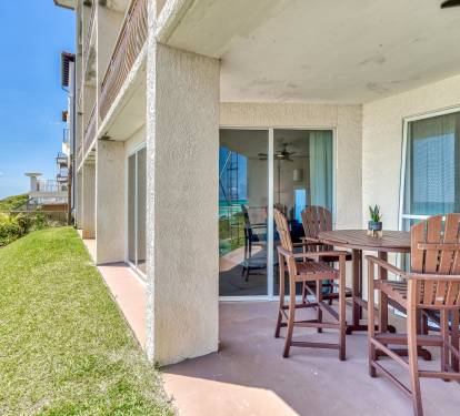 Enjoy Gulf-Front Al Fresco Dining for 4!