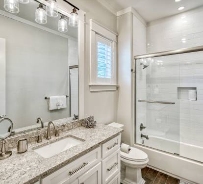 2nd Floor - Shared Guest Bathroom