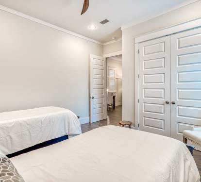 2nd Floor - Guest Room - Two Twin Size Beds