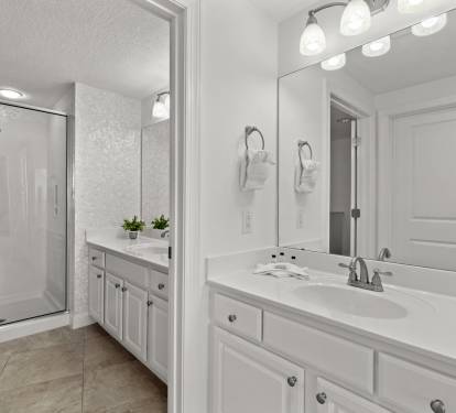 Primary King En-Suite - Dual Vanities