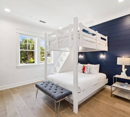 1st Floor - Queen Bunk Room