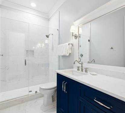Queen Bunk En-Suite - Single Vanity + Walk-In Shower