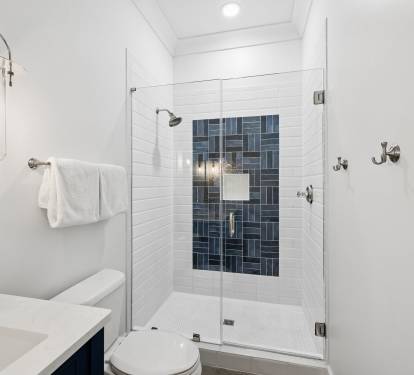 Queen Bunk En-Suite - Walk-In Shower