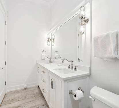 Queen Bunk En-Suite - Dual Vanities