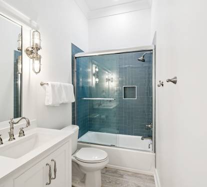 Queen Bunk En-Suite - Shower/Tub Combo
