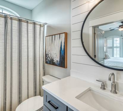 Guest En Suite - Tub/Shower Combo