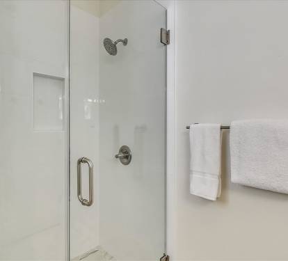 2nd Floor - Guest Bedroom En Suite