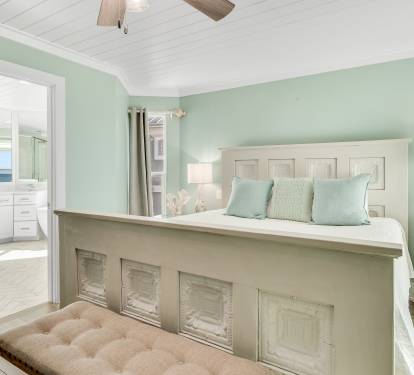Primary Suite - King Size Bed