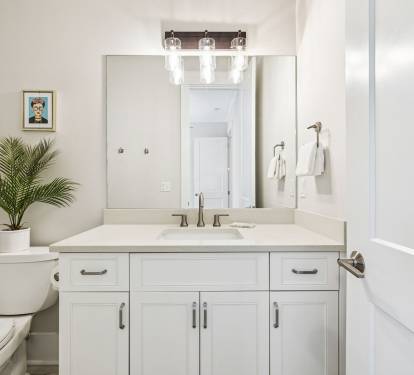 Queen Guest En-Suite - Single Vanity