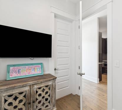Bunk Room - Equipped with a Flat-Screen TV